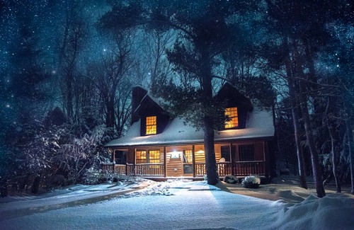 Saugatuck Cabin | Elegant Lönnhuset Lodge: Fireplace, Pool & Stunning Views