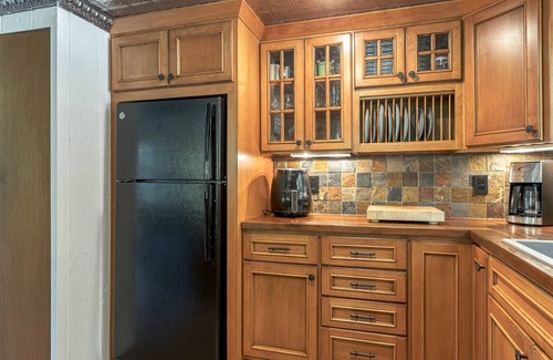 Innsbrook Ski Chalet | Foxtail Lake Front Chalet with HOT TUB