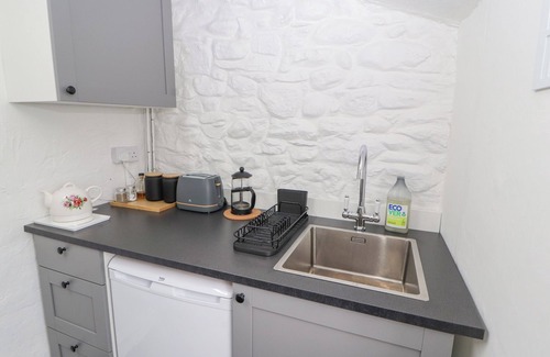 Stainburn Cottage | Discover FOXY LADY COTTAGE: Pet-Friendly Retreat with Garden