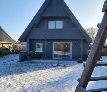 Kronsgaard Apartment | Guest Favorite: Fräulein Emma Lotta with Oceanfront Views