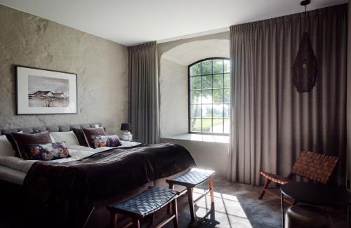Vasteras Municipality Hotel | Pet-Friendly Retreat at Frösåker G&CC with Hot Tub