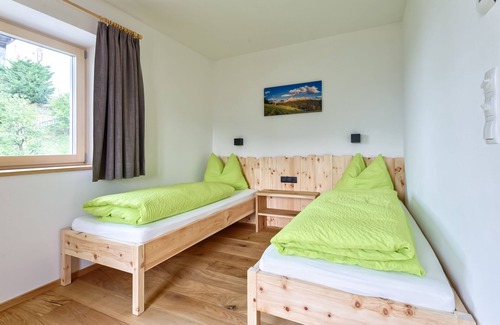 Barbiano Apartment | Cozy Frühaufhof Apartment "Rosengarten" with Child-Friendly Amenities