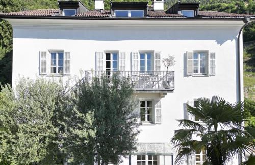 Lagundo Apartment | Premier Frühmesserhaus Refugium: Ocean View & Pool Access