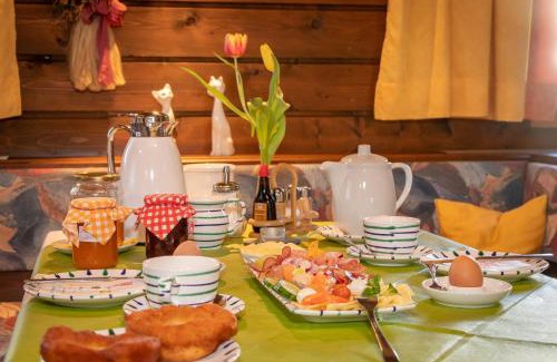 Woerth House | Relax at Frühstücks-Pension Sonnblickhof with Ocean Views