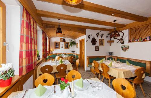 Wallgau Hotel | Guest Rated 8.8: Frühstückspension Gästehaus Zum weissen Rössl