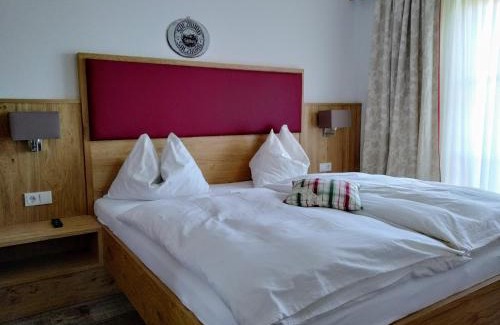 Liefering House | Oceanfront Escape at Frühstückspension Helmhof - Rated 9/10