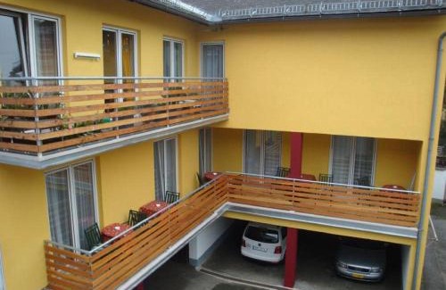 Zwettl House | Family-Friendly Getaway at Frühstückspension Reinhard Todt