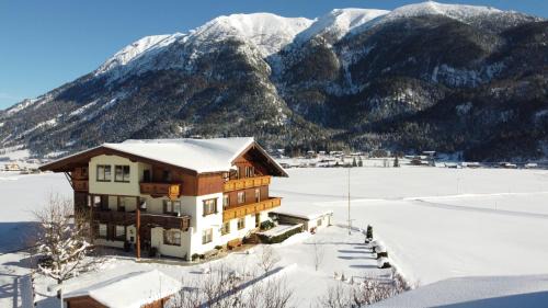 Achenkirch House | Seeblick Guesthouse: Oceanfront with Pet-Friendly Amenities
