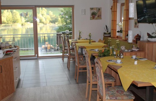 Gatschach Bed & Breakfast | Seaside Escape at Frühstückspension Seerose - Rated 9.2