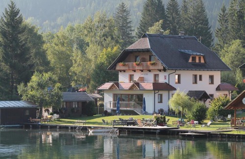 Gatschach Bed & Breakfast | Seaside Escape at Frühstückspension Seerose - Rated 9.2