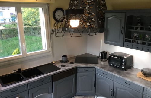Anctoville-sur-Boscq House | Cozy Cottage Retreat with Ocean View and Free Wifi