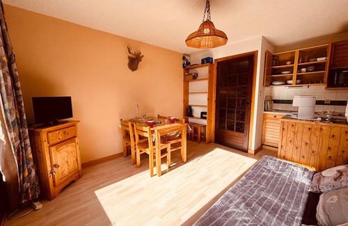 Autrans-Meaudre-en-Vercors Apartment | Cozy Apartment in Autrans for 4 with Kitchen & Spa Access