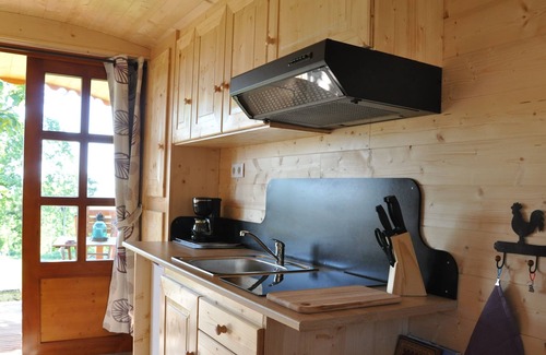 La Gripperie-Saint-Symphorien Cottage | Enchanting Gypsy Caravan with Indoor Heated Pool Retreat