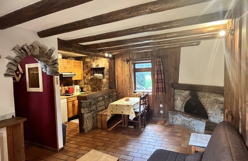 Aime Ski Chalet | Chalet de Charme: Pet-Friendly Retreat in Montchavin