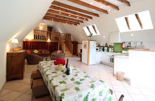 Oradour Cottage | Cozy Gite in Neuvéglise-sur-Truyère with Spa & Breakfast