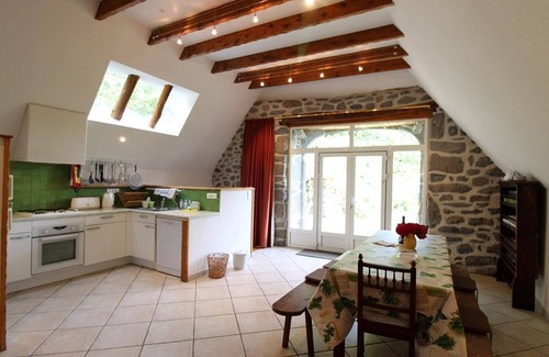 Oradour Cottage | Cozy Gite in Neuvéglise-sur-Truyère with Spa & Breakfast
