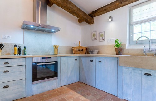 Fleurac House | Discover Clos du Peuch: Tennis Courts & Outdoor Fun