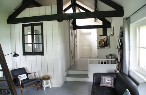 Rouffignac-Saint-Cernin-de-Reilhac Cottage | Scenic Gite Overlooking the Lake with Pool and Breakfast