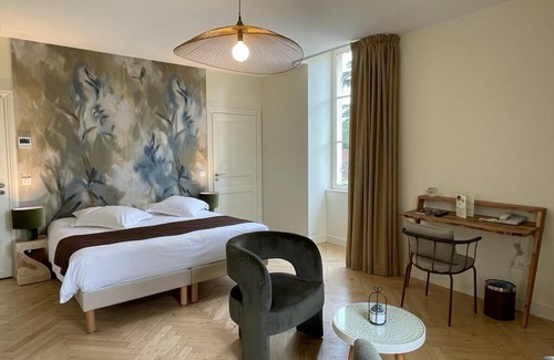 Rouffignac-Saint-Cernin-de-Reilhac Hotel | Relax at Le Manoir des Cèdres: Pool, Spa & Ocean Views