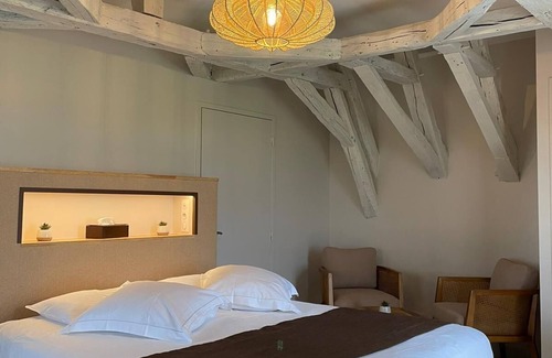 Rouffignac-Saint-Cernin-de-Reilhac Hotel | Relax at Le Manoir des Cèdres: Pool, Spa & Ocean Views