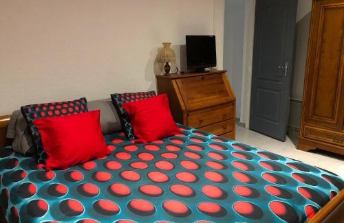 Saint-Evroult-Notre-Dame-du-Bois House | Cozy Gîtes du duvet d'oie: Ideal for Family Getaways