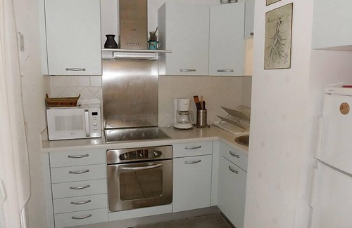 Saint-Cyr-sur-Mer Apartment | Enjoy Oceanfront Bliss at Le Madrilène by Interhome