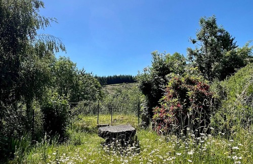 Saint-Geneys-pres-Saint-Paulien Cottage | Cozy Gite Saint-Geneys with Spa & Family Amenities