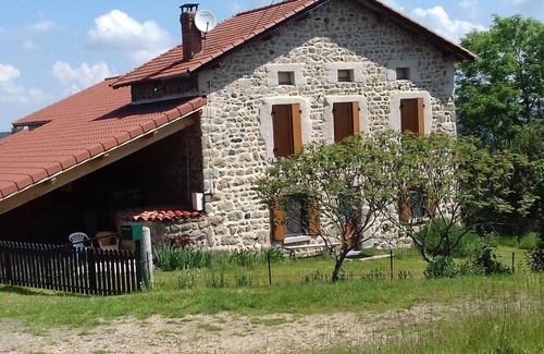 Saint-Geneys-pres-Saint-Paulien Cottage | Cozy Gite Saint-Geneys with Spa & Family Amenities