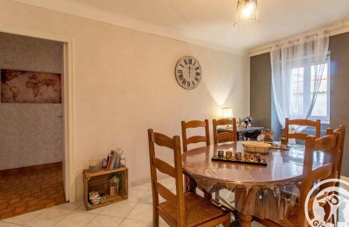 Saint-Georges-des-Gardes House | Family-Friendly Gîte with Courtyard Near Vineyards