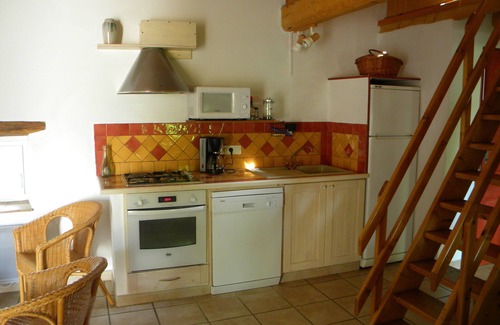 Saint-Jean-de-Maruejols-et-Avejan Cottage | Ideal Getaway: Saint Jean De Maruejols Gites for Two