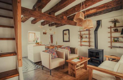 Saint-Jean-Saint-Maurice-sur-Loire Apartment | Child-Friendly Retreat at Gîtes Les Pittoresques