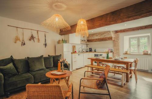 Saint-Jean-Saint-Maurice-sur-Loire Apartment | Child-Friendly Retreat at Gîtes Les Pittoresques