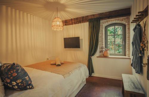 Saint-Jean-Saint-Maurice-sur-Loire Apartment | Child-Friendly Retreat at Gîtes Les Pittoresques