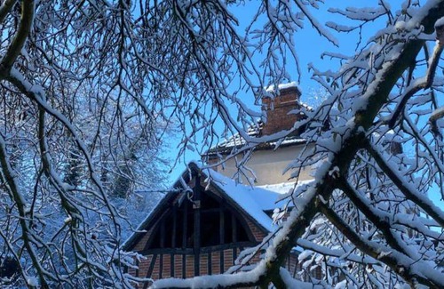 Saint-Pierre-de-Manneville Bed & Breakfast | Cozy Bed and Breakfast with Family-Friendly Amenities