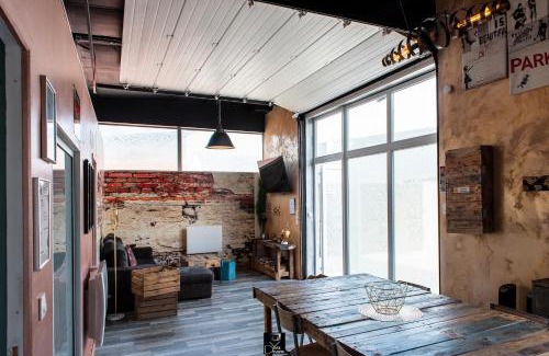 Saint-Quentin-Lamotte-Croix-au-Bailly House | Unique Oceanfront Loft: Guest Rated 9.1/10 for Families