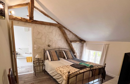 Sorges-et-Ligueux-en-Perigord Villa | Villa with swimming pool and a vast landscaped park. For 6 to 14 travelers.