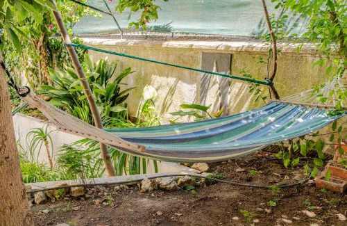 Alfama Apartment | Inviting Fragrant Garden Apartment - Pet Friendly & Accessible