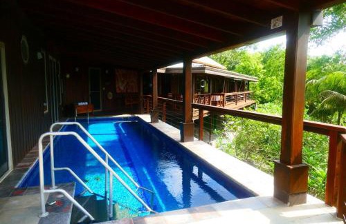 San Ignacio Villa | Framadani estate - Villa with a pool and Or thatch roof Cabin