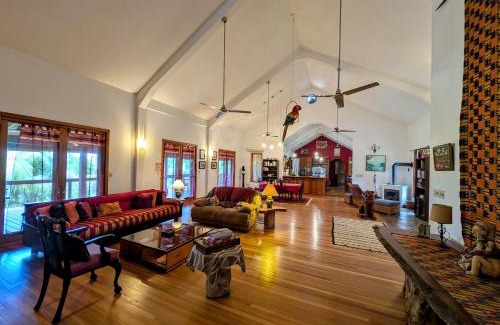 San Ignacio Villa | Framadani estate - Villa with a pool and Or thatch roof Cabin