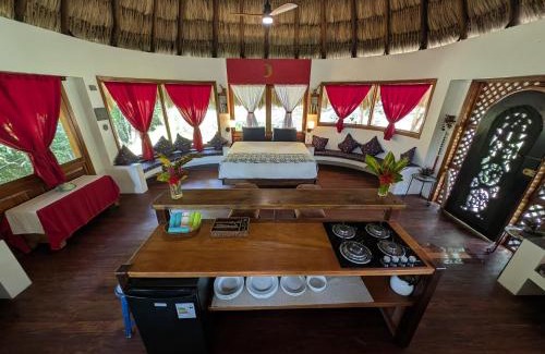 San Ignacio Villa | Framadani estate - Villa with a pool and Or thatch roof Cabin