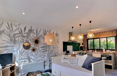Corps-Nuds House | Discover Framboise - Corps-nuds: Spa & Family Amenities