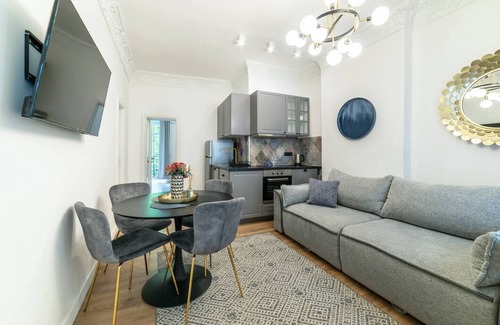 Slavija Apartment | France touch, 10min. to Knez M., with P extra 12e