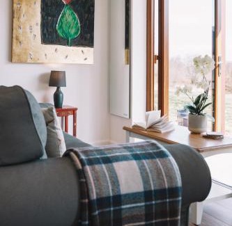 Fort William Apartment | Relax at Frances' Sketch Pad: Hot Tub & Ocean Views