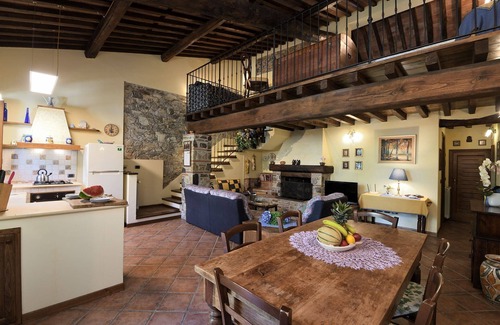 Licetro Apartment | Relaxing Retreat at Villa Ricetro, Camaiore & Viareggio