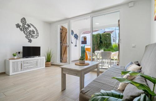 Vinaros Apartment | Pet-Friendly Francesca: Oceanfront Escape Rated 9.7/10