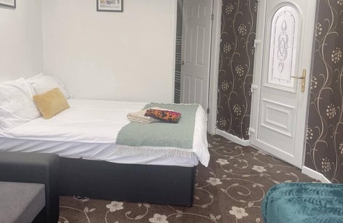 Smethwick House | Francis House Accommodation
