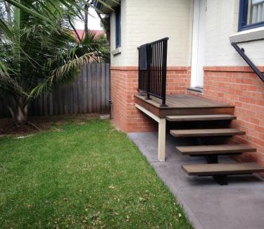 Singleton Hotel | Relax at Francis Phillip Motor Inn with Oceanfront Views