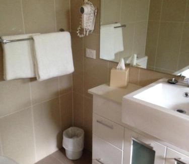 Singleton Hotel | Relax at Francis Phillip Motor Inn with Oceanfront Views