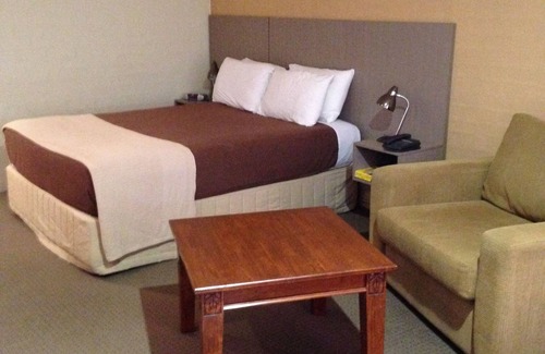 Singleton Hotel | Experience Comfort at Francis Phillip Motor Inn - 4 Star Stay