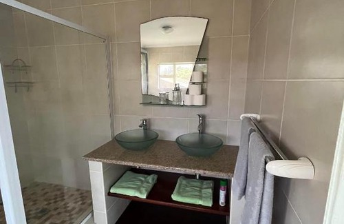 Athlone House | Experience Francis Place Guesthouse: Pet-Friendly Oceanfront Retreat